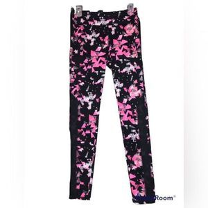 132. Pink & Black Yoga pants